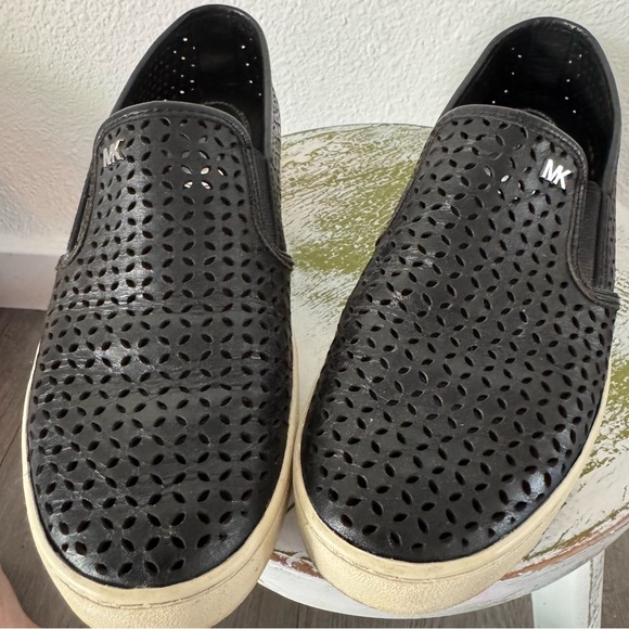 Michael Kors Olivia Perforated Leather Slip-On Minimalist 8.5 Casual Chic - Picture 4 of 12